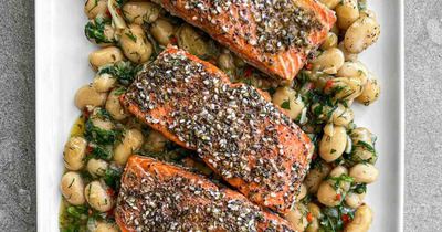 Cách làm món Za'atar Salmon with Herby Butter Beans