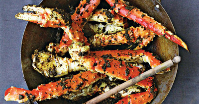 Discover the recipe to make delicious Black Pepper King Crab Legs
