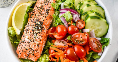 Enjoy Grilled Garlic Sockeye Salmon Salad at Home with This Detailed Recipe