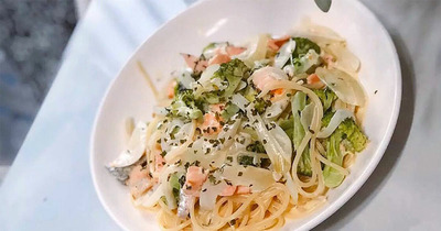 Simple and easy sockeye salmon pasta with cream sauce recipe for beginners